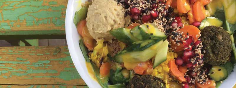 Met name voldoende eiwitten, vitaminen en calcium is voor reuma en voeding belangrijk. Groente en fruit hebben daarnaast ook een ontstekingsremmende werking.